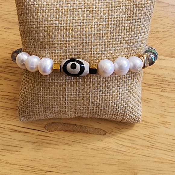 Turquoise and Pearl Beaded Bracelet with Black Accent - Picture 3 of 5